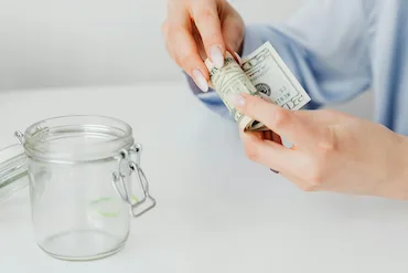 15 Smart money habits for Young adults